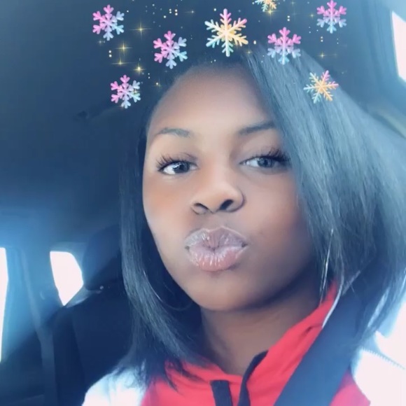 Meet your Posher, Mia - Picture 3 of 3